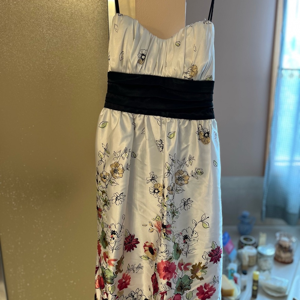 Trixxi Sleeveless Dress with Floral Design size 9